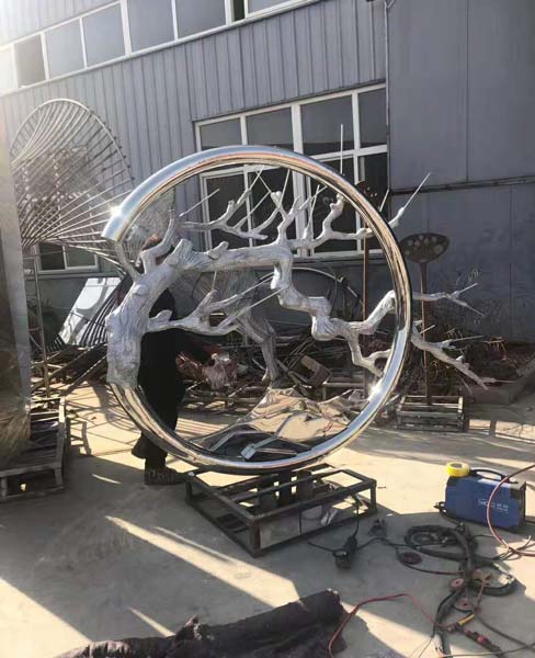 阜陽雕塑公司簡(jiǎn)述其養(yǎng)護(hù)過程需要注意什么